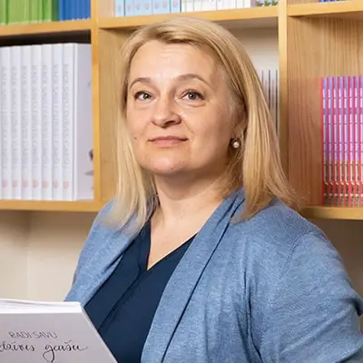 lauras tidrikes ziedu energija izdevnieciba