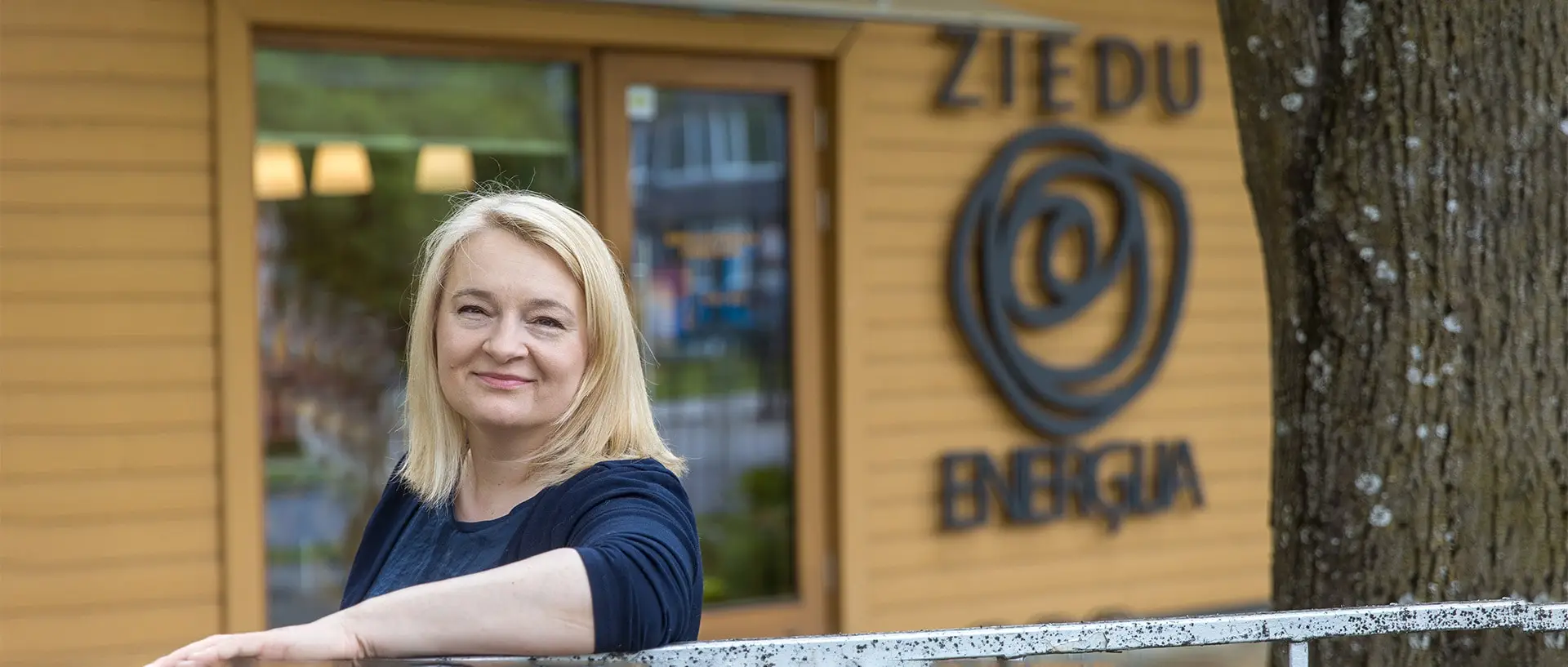 laura tidrike ziedu energijas raditaja